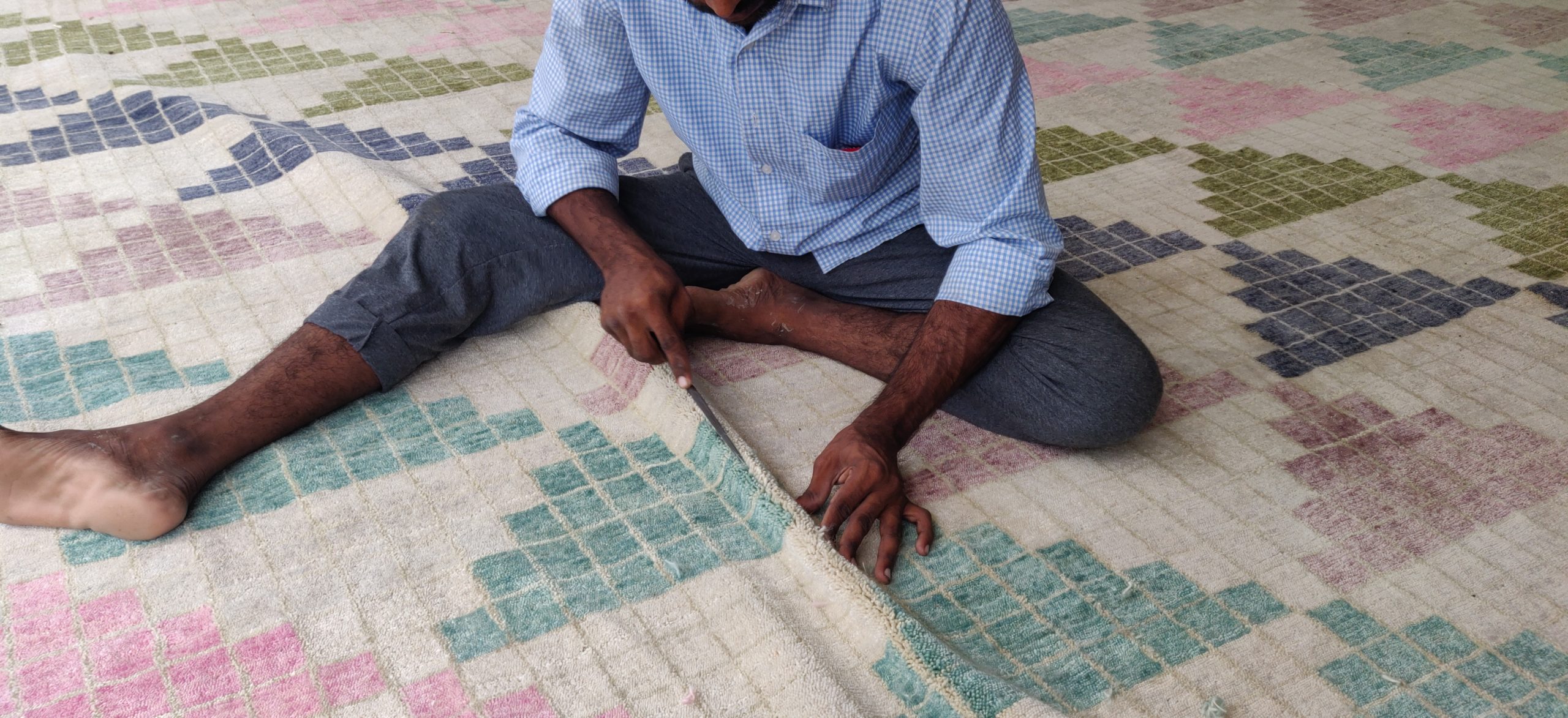 Why Handcrafted Rugs Are A Smarter Choice Over Machinemade Rugs